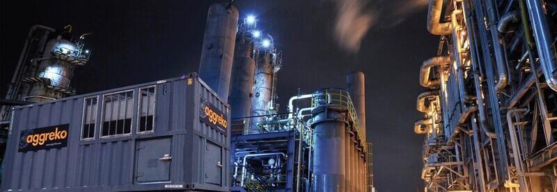 2017-01-usa-natural-gas-generator-refinery-night.jpg
