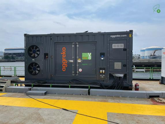 Powering barge hydraulics at an offshore wind farm (3)
