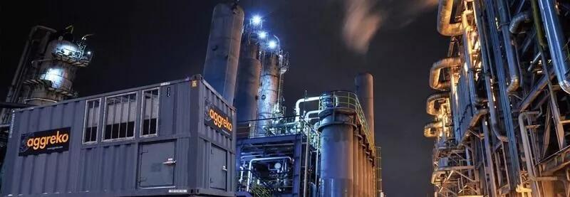 2017-01-usa-natural-gas-generator-refinery-night.jpg
