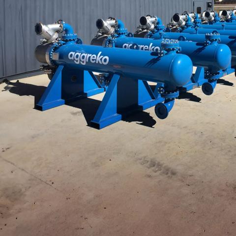 Échangeur de chaleur bleu Aggreko à l’extérieur.