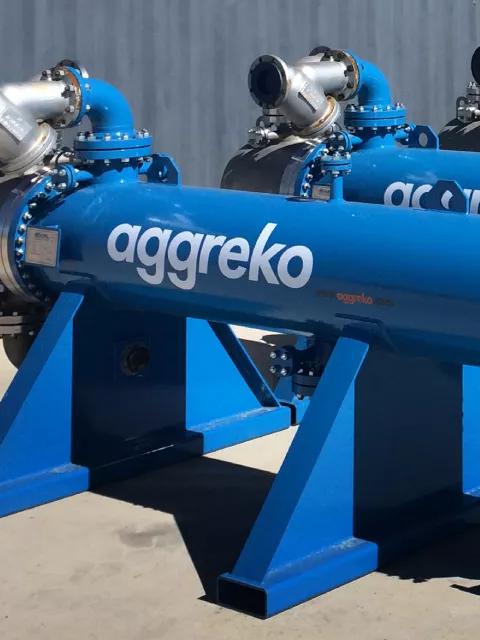 Échangeur de chaleur bleu Aggreko à l’extérieur.