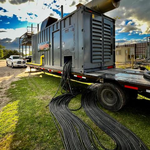 Trailer-mounted 1,300 kW industrial power generator