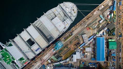 two stage cooling for lng vessel maintenance