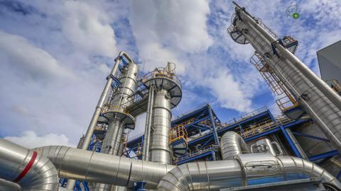 2017Jan-stock-refinery-plant-oil-fuel-day-petrochemical_refining-hero
