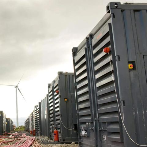 2017-02-wind-farm-generators-canopy
