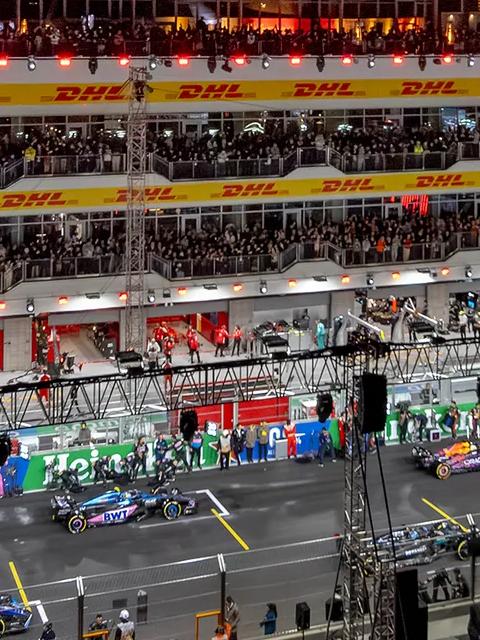 Aerial view of the Las Vegas F1 Grand Prix start. 