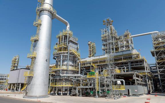 Oil refinery factory