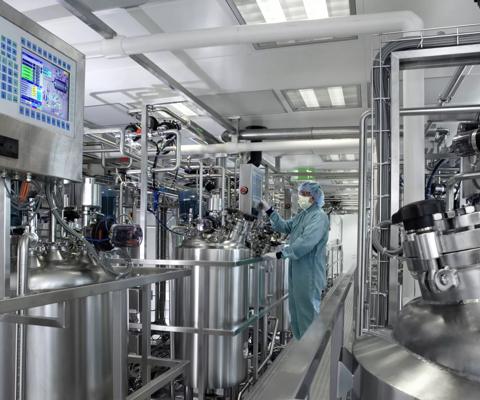 2009Jun-switzerland-pharmaindustry-chemical-production-equipment-researcher-pharmaceuticals-