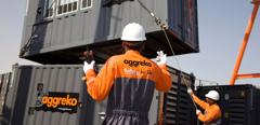 2009Oct-us-technicians-moving-gas-generators-crane-technician-containerised-oil_gas
