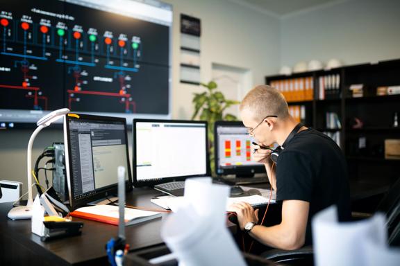 delivering power and heat for microtunneling