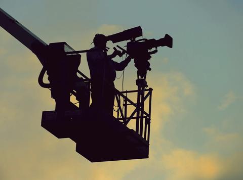 keeping-tv-crew-warm-in-sub-zero-temperatures-007