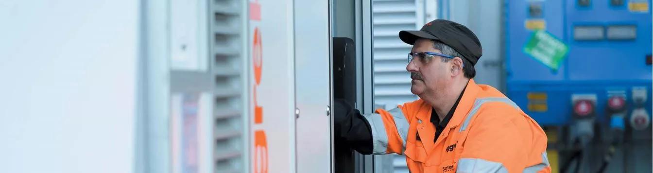 Aggreko_Engineer_Boiler_Service_1920x509
