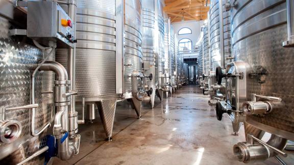 2017-02-wine-barrels-alcohol-aluminium-cellar.jpg
