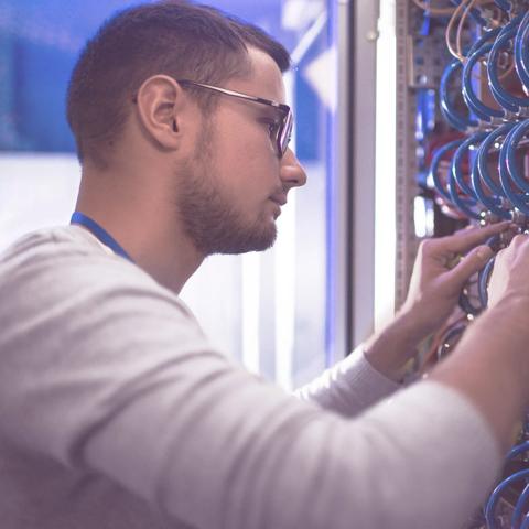 Data Centre maintenance hero banner_webasset_DataCentre_EUR_Aug25- 1920x335