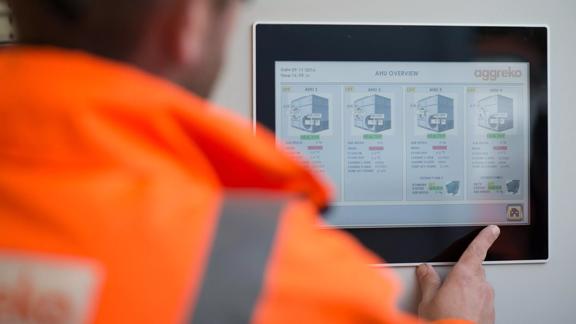 2016Nov-uk-plymouth-control-panel-worker-aggreko-contracting