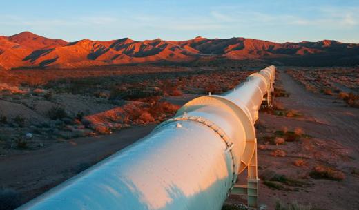 2011Jan-usa-california-pipeline-pipes-delivering-desert-oil_gas