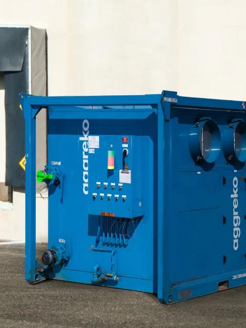 Unité de traitement d’air Aggreko bleue installée en extérieur.