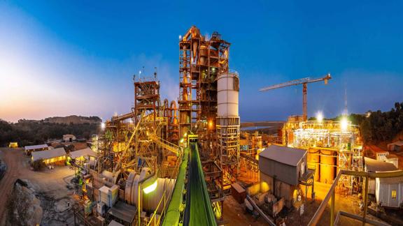 alquiler-de-generadores-de-energia-hibrida-aggreko-005