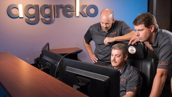 2015Nov-control-office-workers-aggreko-contracting-remote_monitoring
