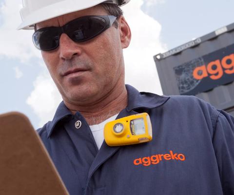 2012Jul-us-texas-eagle_ford_shale-technician-oil_gas-hero