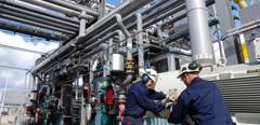 2008Mar-stock-technicians-refinery-petrochemical_refining
