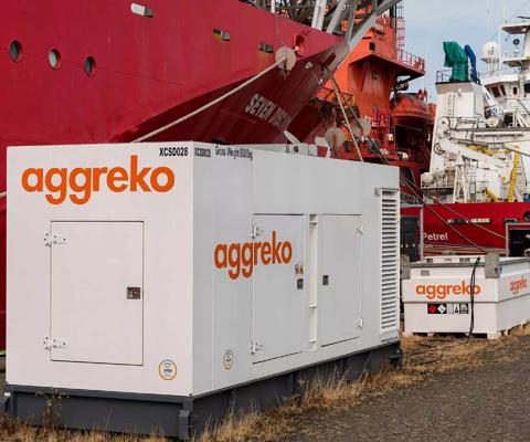 2017-09 laid up ship with port power