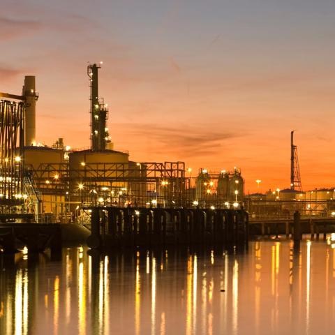 How can refineries utilize power more efficiently during turnarounds