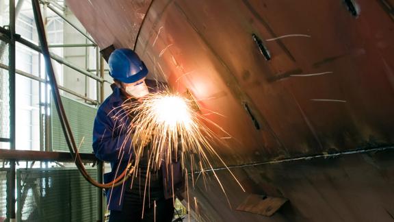 two stage cooling for lng vessel maintenance