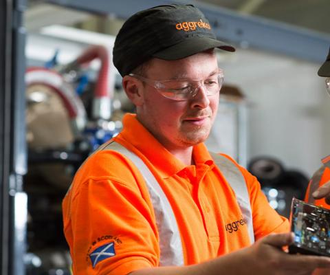 2015Sep-uk-technician-manufacturing