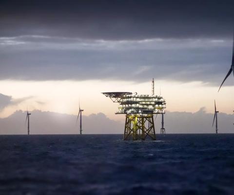 Wind-turbine, offshore, worker, boat, sea, sun, vessel, platform