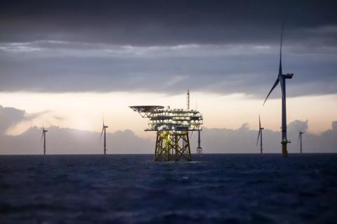 Wind-turbine, offshore, worker, boat, sea, sun, vessel, platform