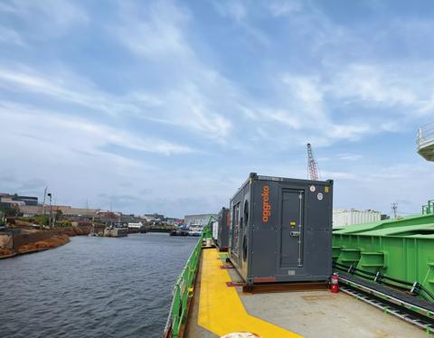 Powering barge hydraulics at an offshore wind farm
