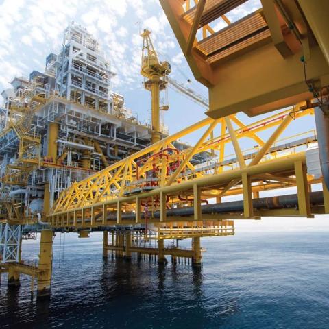 2017-01-UAE-oil_rig-offshore-day.jpg