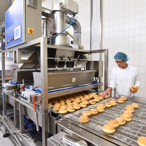 Deutschland, Produktion von Berlinern - Fliesssband