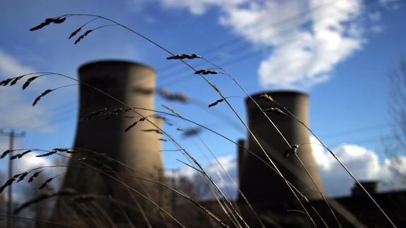 2017Jan-stock-power-station-utilities-pilot-hero