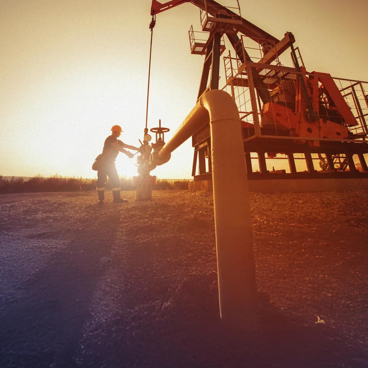 Construction and commissioning power supply for the oil & gas industry