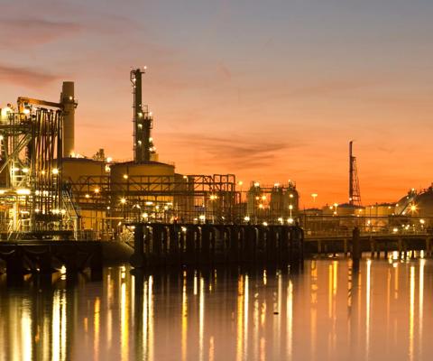 2017Jan-stock-refinery-plant-sunset-petrochemical_refining-pilot