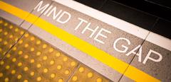 2016Jul-uk-london-underground-travel-line-platform-edge-safety-construction